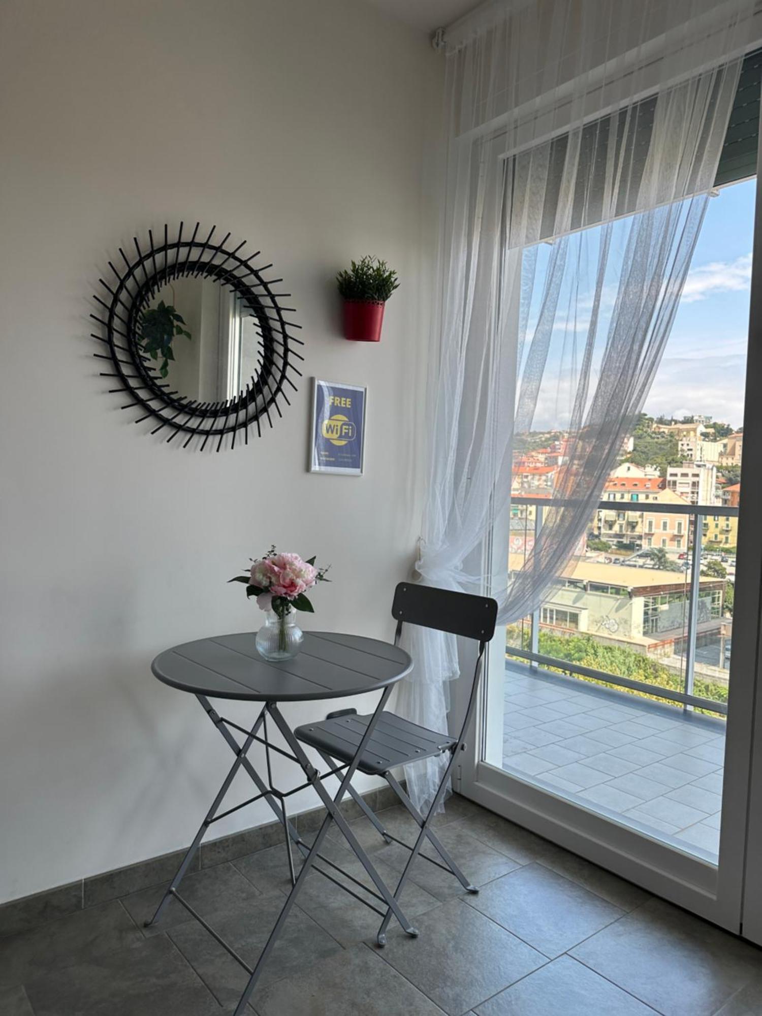 Il Gabbiano Savona "Luxury House" - Wifi, Parking, Shopping Center Lägenhet Exteriör bild